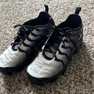 Nike Mens vapor max plus size 9.5